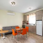 Venus With Private Pool, 2min To The Apartamento Finikounta