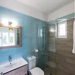 Venus With Private Pool, 2min To The Finikounta