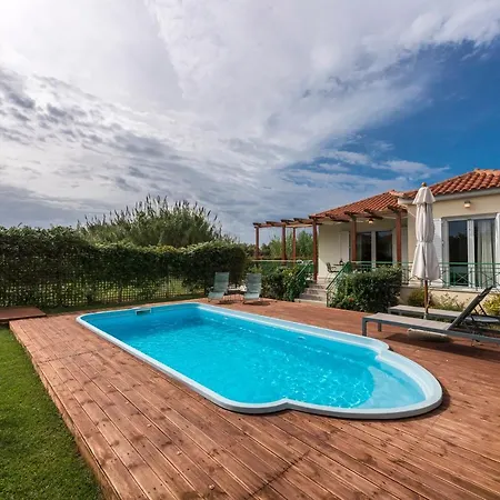 Venus With Private Pool, 2min To The Appartamento Finikounta