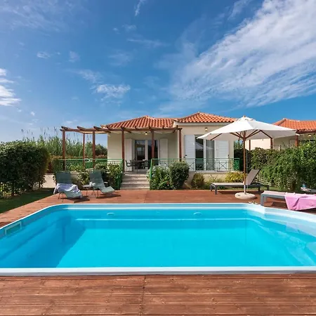 Venus With Private Pool, 2min To The * Finikounta