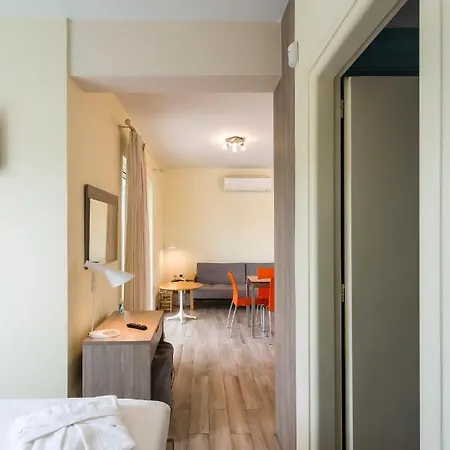 Lejlighed Venus With Private Pool, 2min To The Finikounta