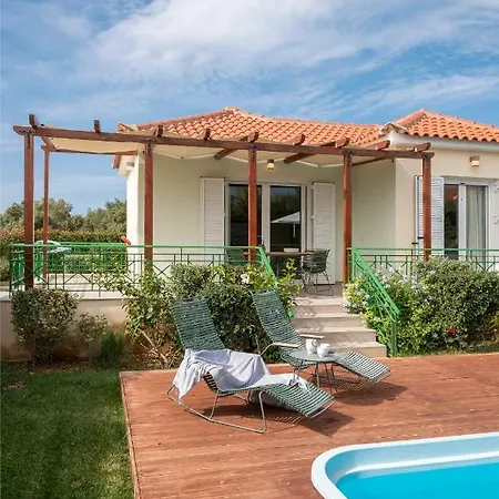 Venus With Private Pool, 2min To The Apartment Finikounda