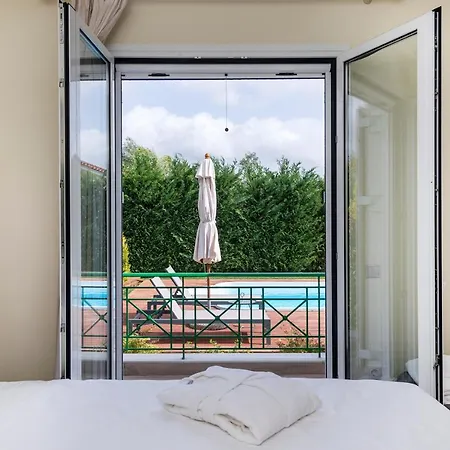 Venus With Private Pool, 2min To The Finikounta