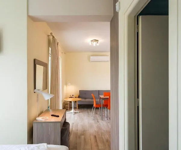 Appartamento Venus With Private Pool, 2min To The Finikounta